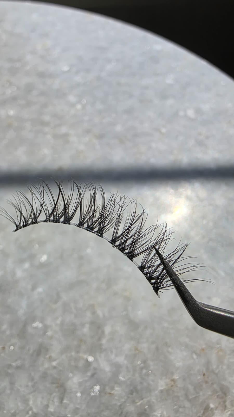 Real Y2004 lash tray — single lash detail