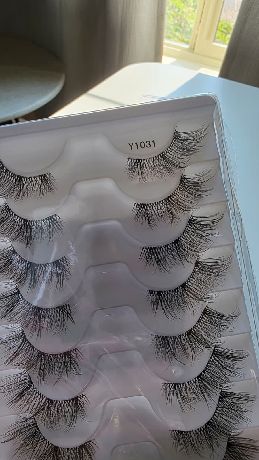 Real Y1031 lash tray — primary product view