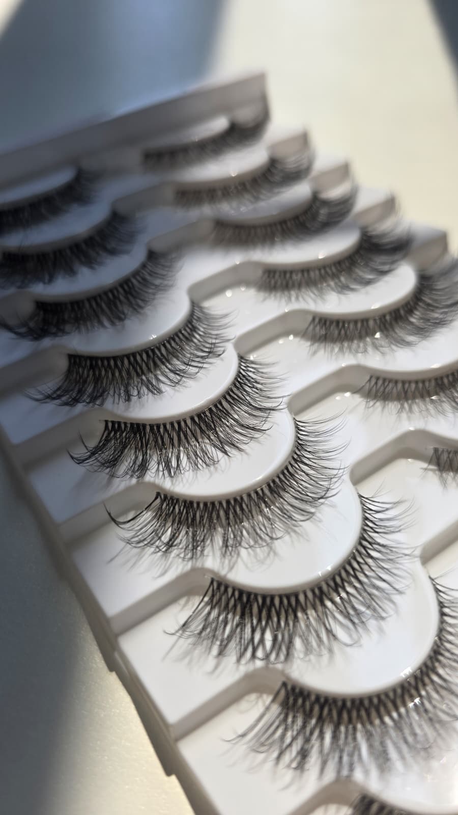 Real Y2015 lash tray — fiber close-up